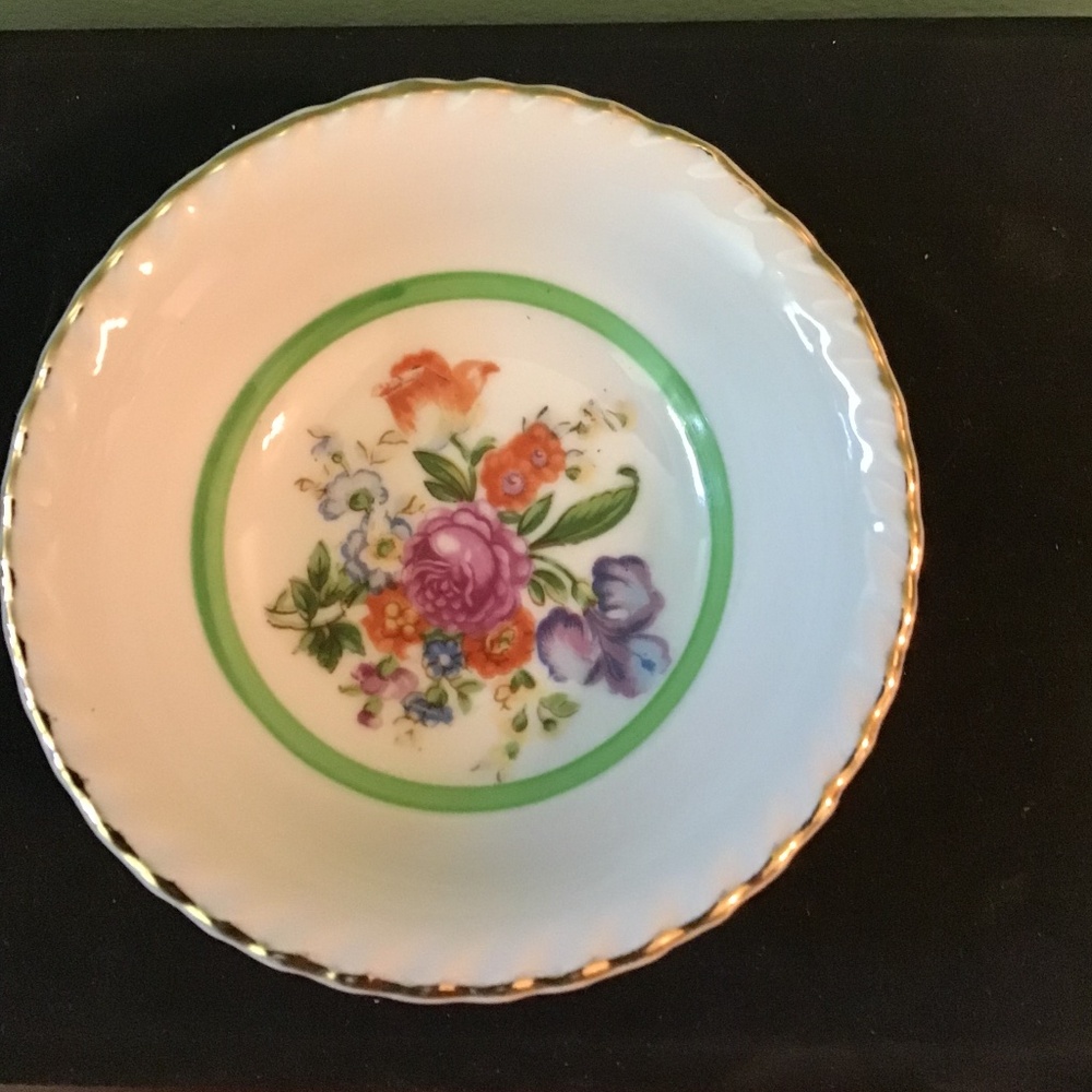 Vintage Decorative Plate Floral Design‎ Gold Trim Japan